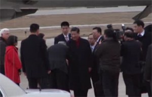 Bill Gluba shows his ass to freedom loving America, bowing to Chinese dictator (heir apparent) on American soil.