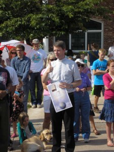 Visiting priest from Ireland speaks to crowd